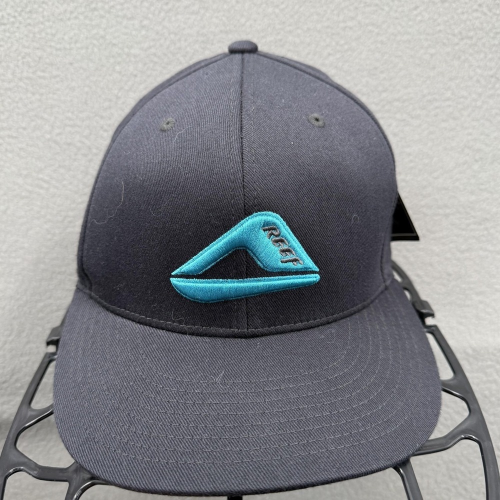 Reef Hat Cap Fitted Mens One Size Black Puff Logo Stretch Flexfit Surf
